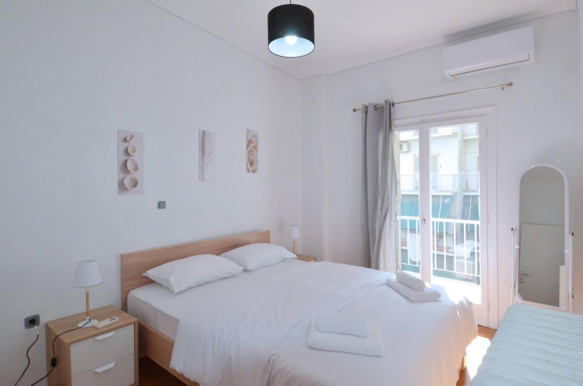 A Cozy Minimal Apartment At Koukaki, Dimitrako... Atenas Exterior foto